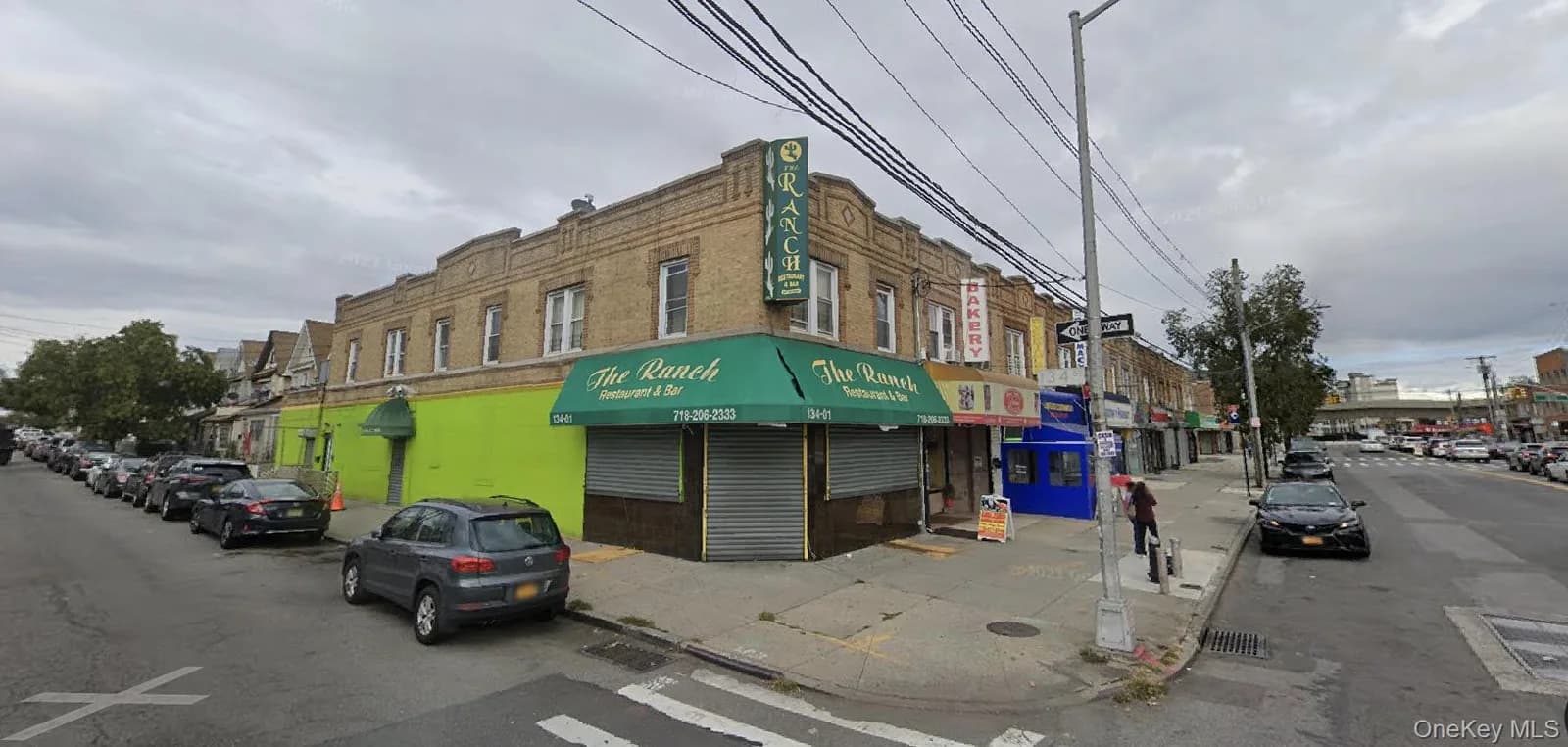 Multi Family in Richmond Hill S., NY