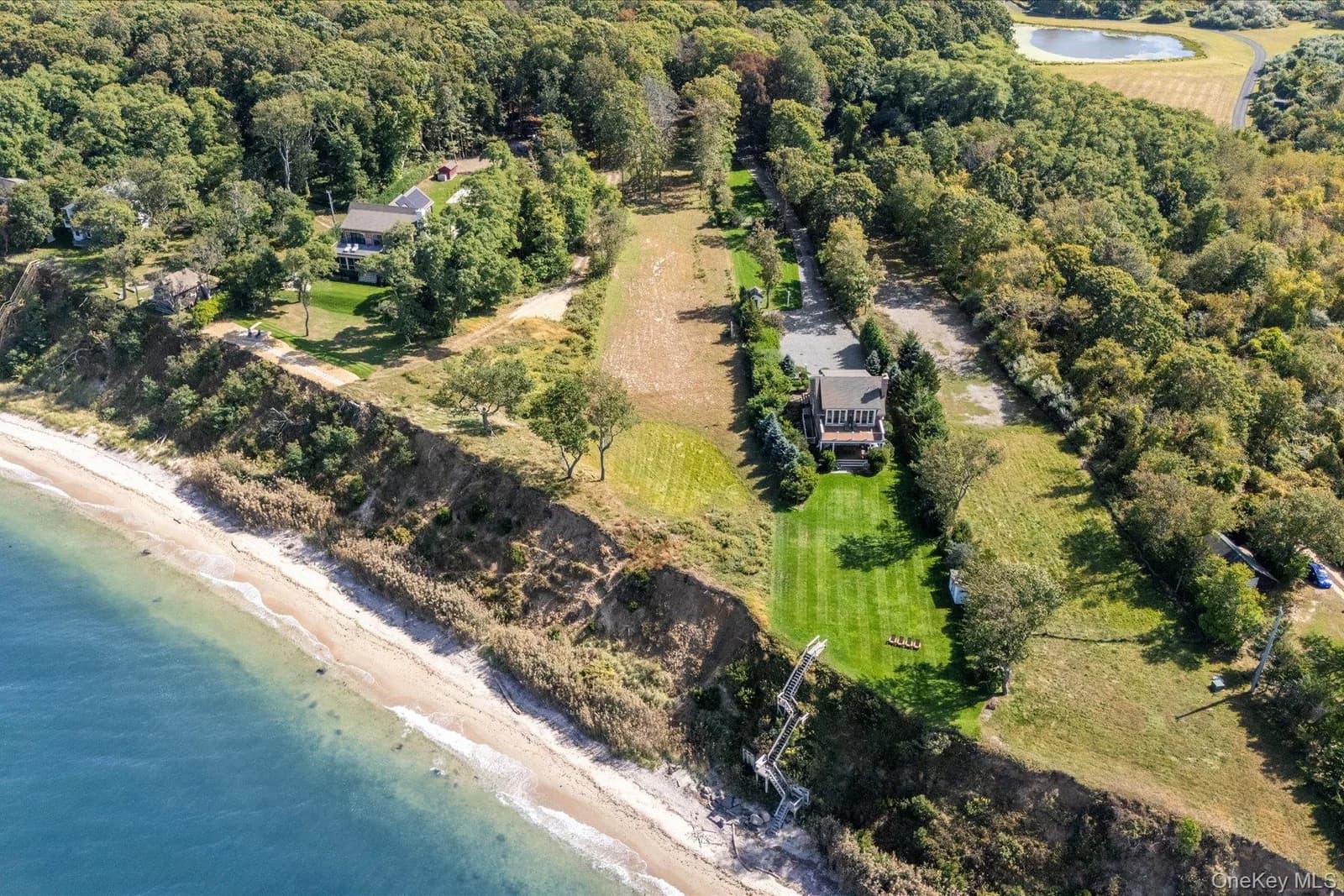 Single Family Residence in Southold, NY