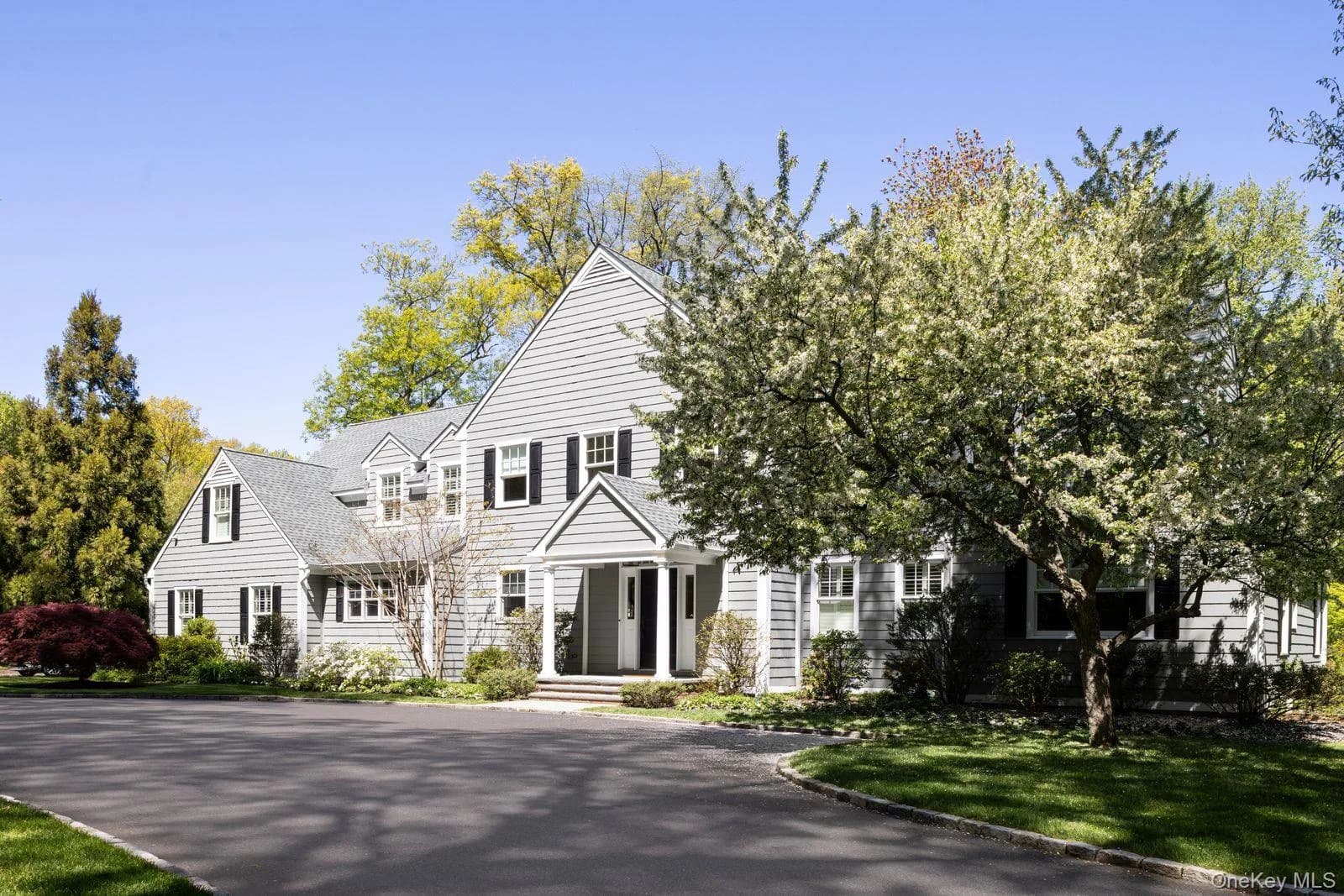 Single Family Residence in Glen Cove, NY