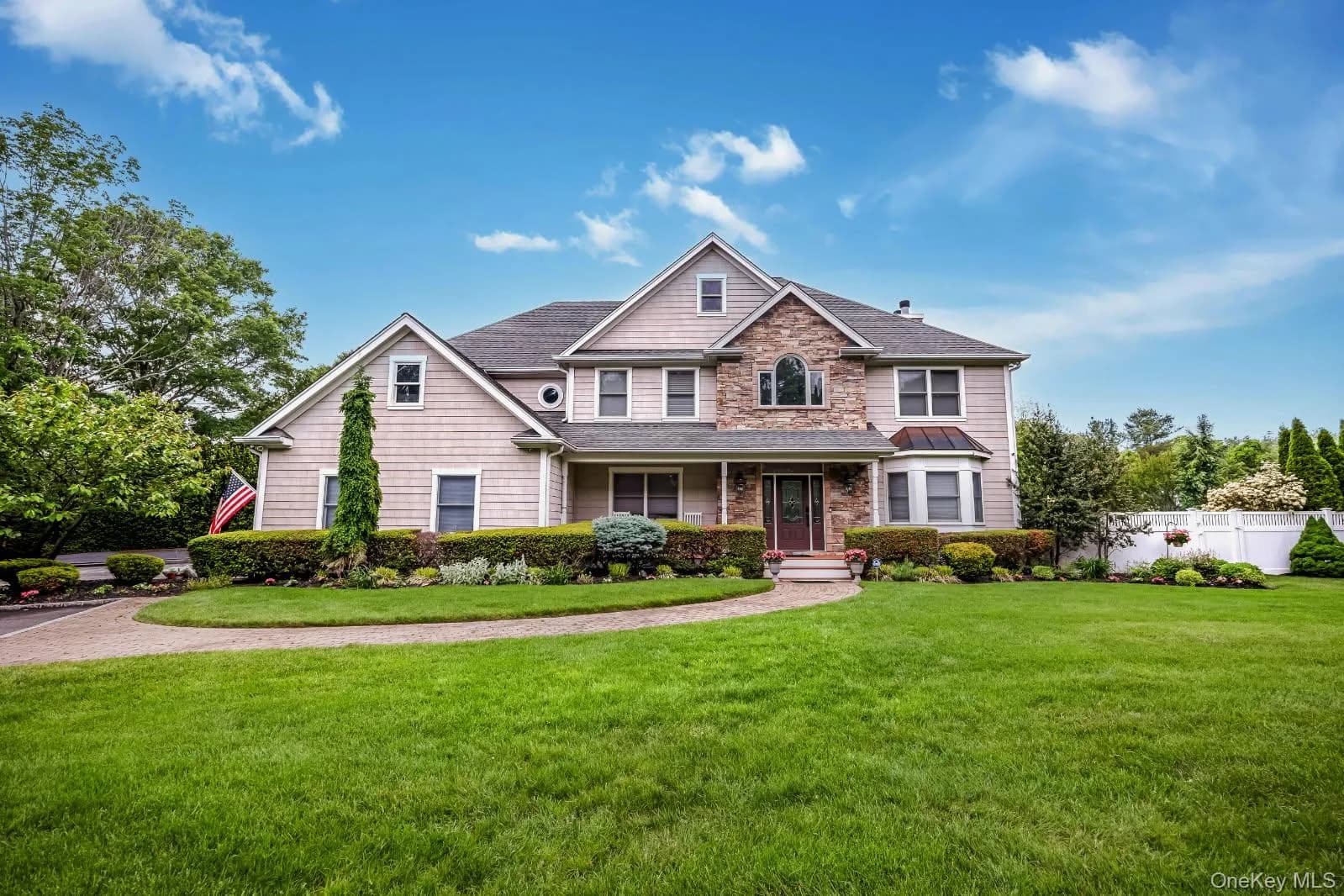 Single Family Residence in Huntington, NY