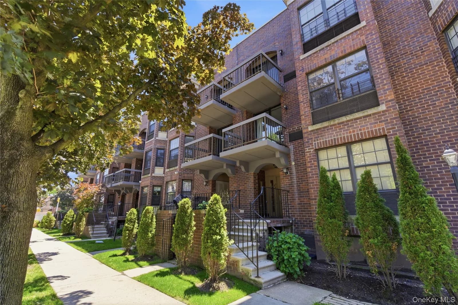 Condominium in Fresh Meadows, NY