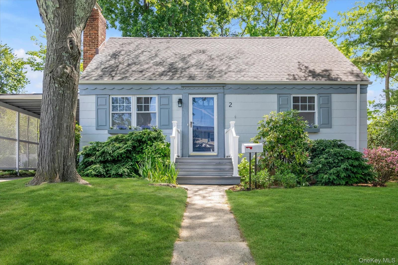 Single Family Residence in Glen Cove, NY
