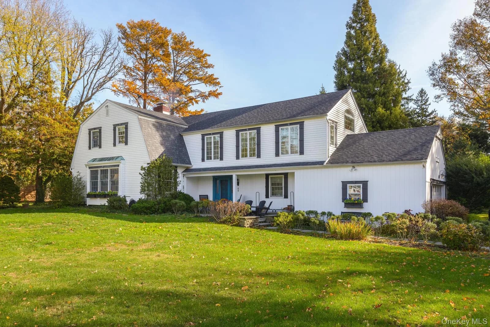 Single Family Residence in Glen Cove, NY