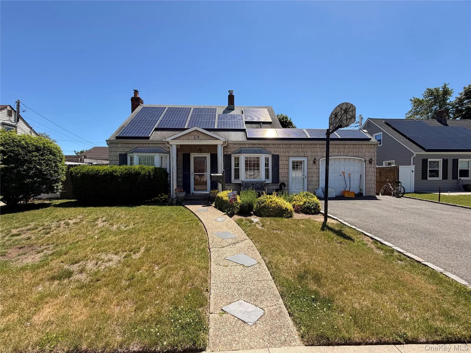 Single Family Residence in Hempstead, NY
