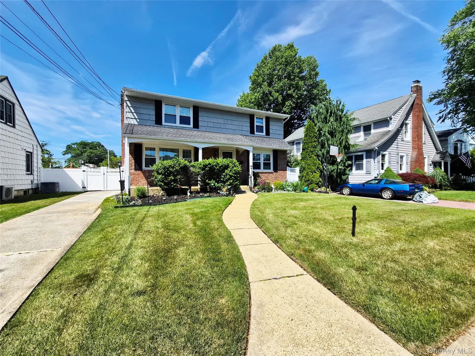 Single Family Residence in Hempstead, NY