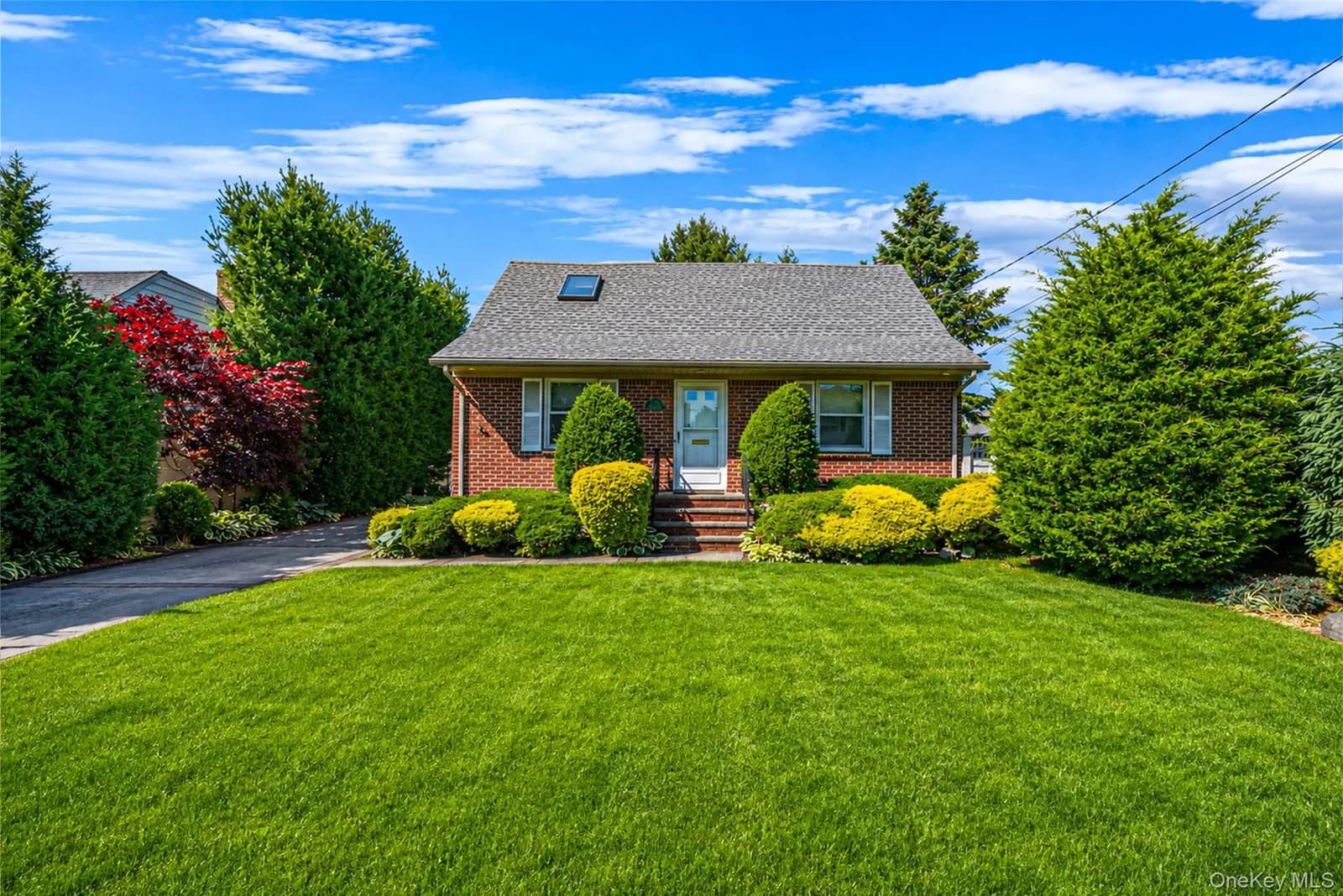 Single Family Residence in Hempstead, NY