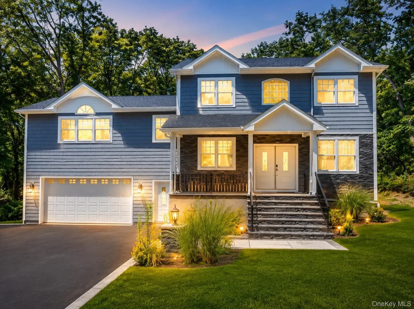Single Family Residence in Smithtown, NY