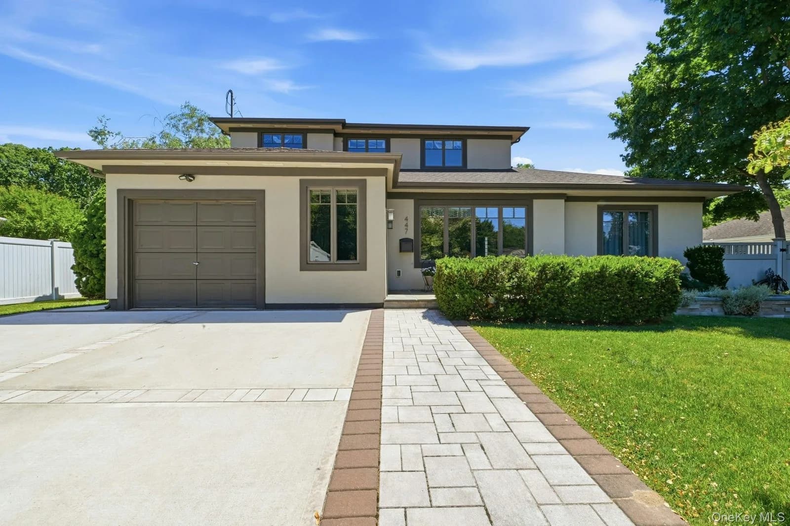 Single Family Residence in Islip, NY