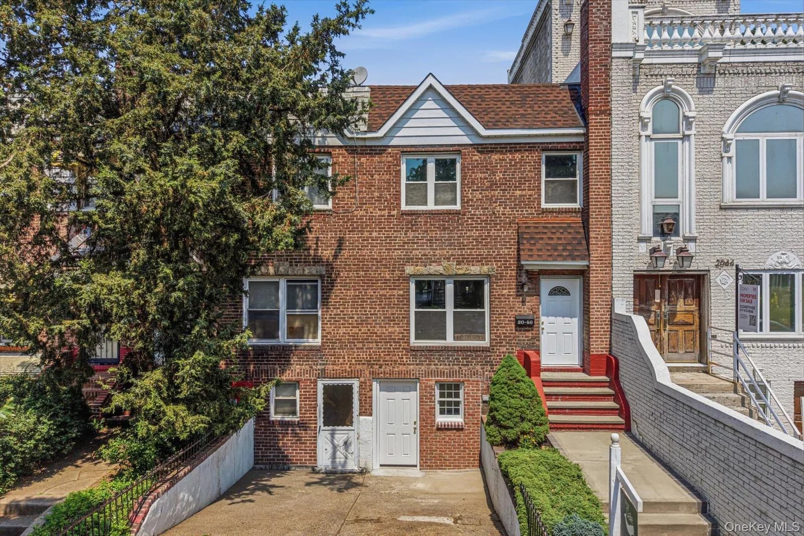 Single Family Residence in New York, NY
