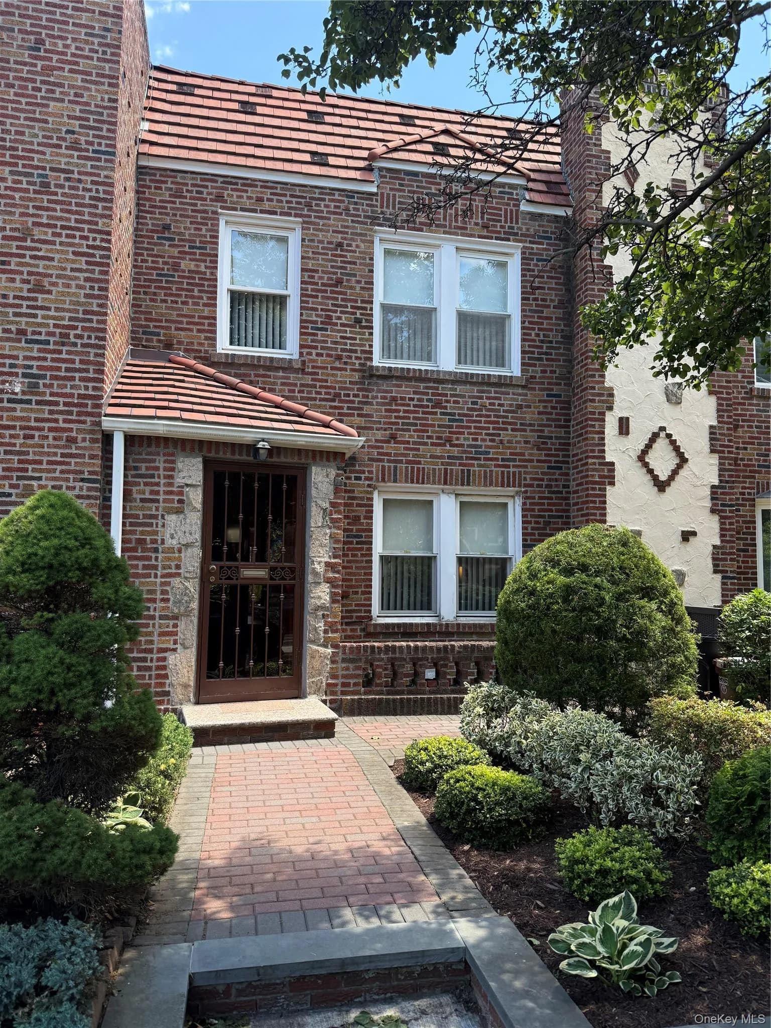 Single Family Residence in New York, NY