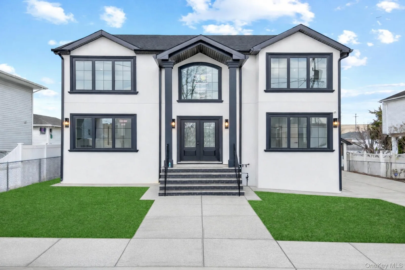 Single Family Residence in Hempstead, NY