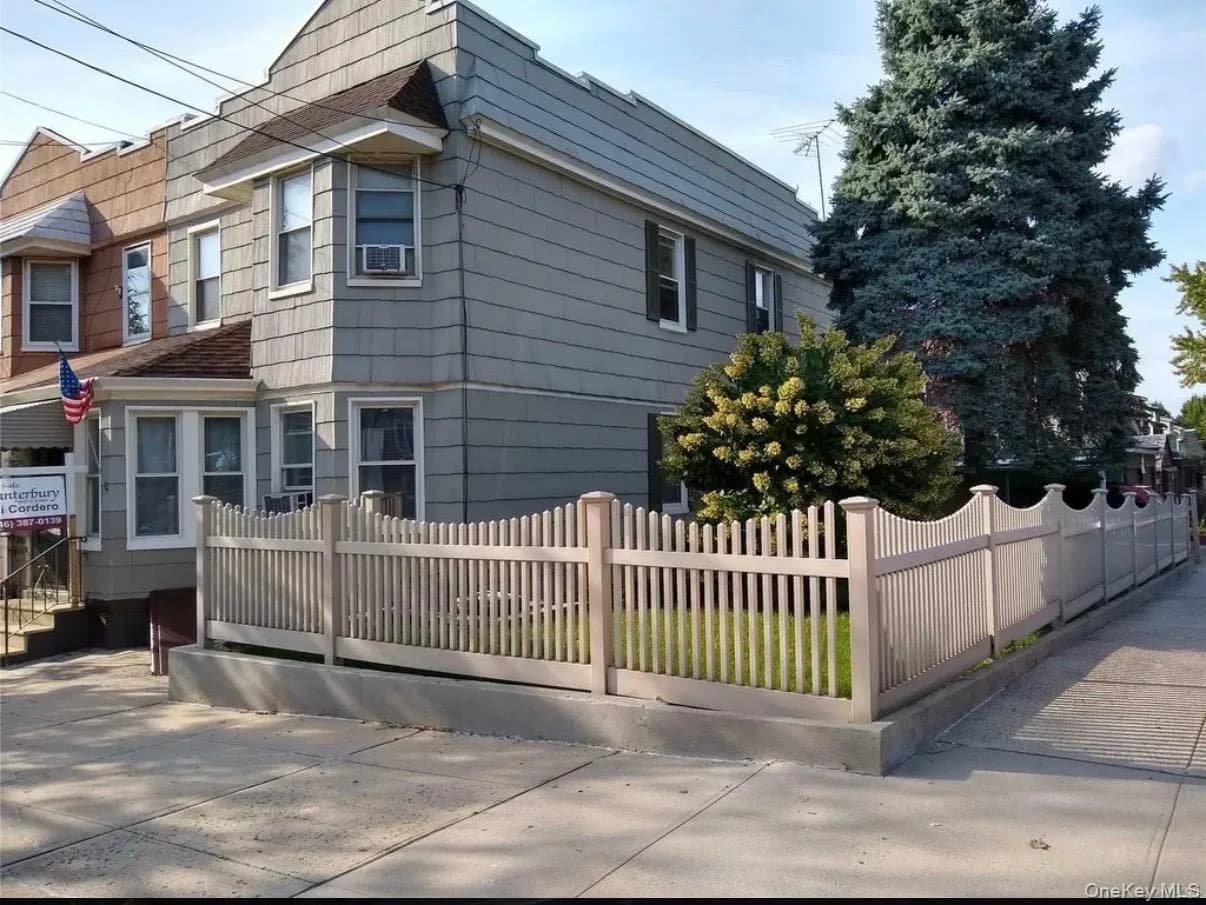 Manufactured Home in New York, NY