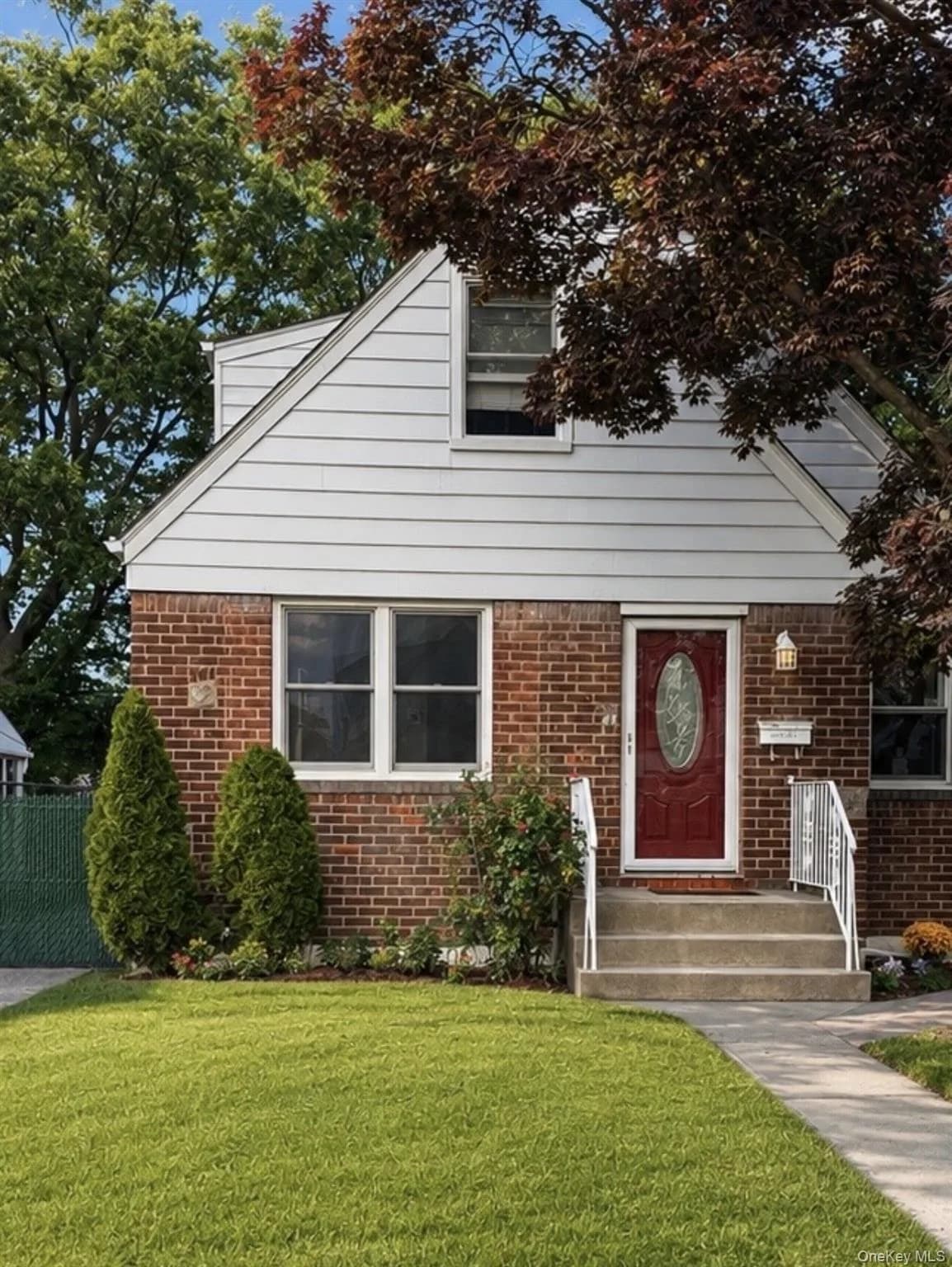 Single Family Residence in Cambria Heights, NY