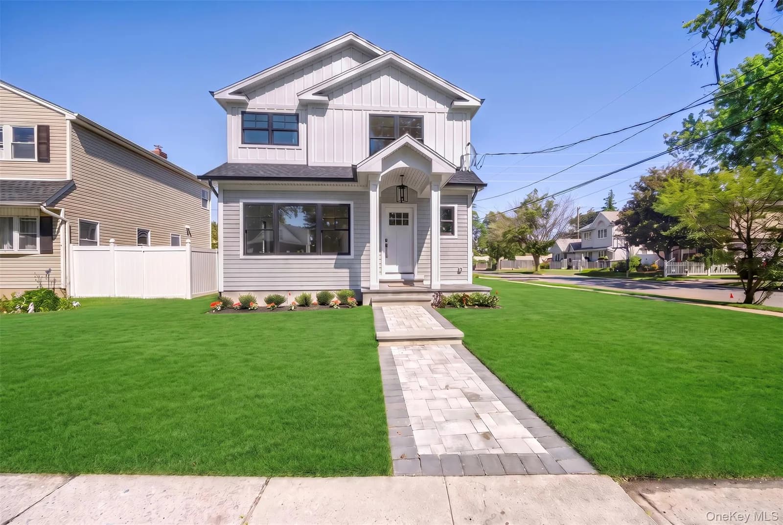 Single Family Residence in Hempstead, NY