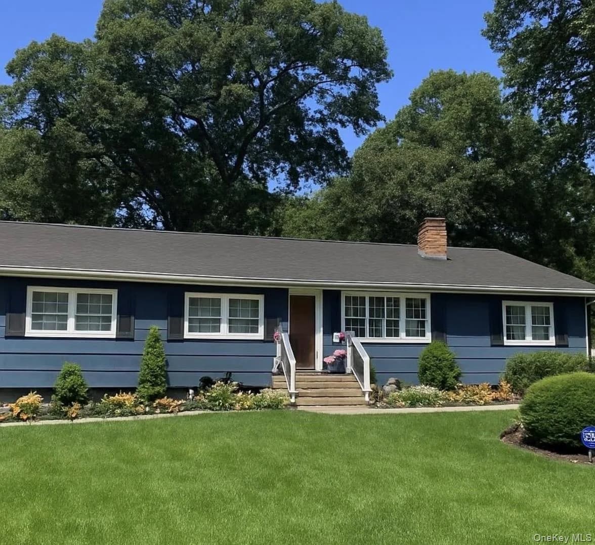 Single Family Residence in Brookhaven, NY