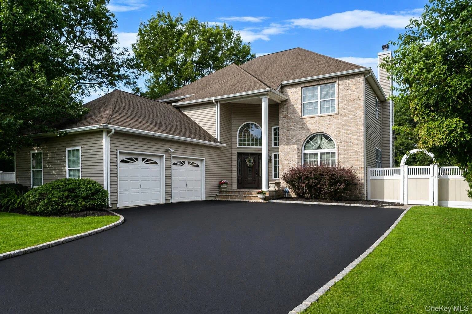 Single Family Residence in Brookhaven, NY