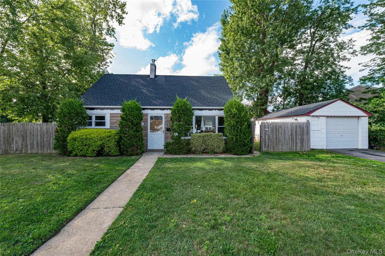 Single Family Residence in Hempstead, NY