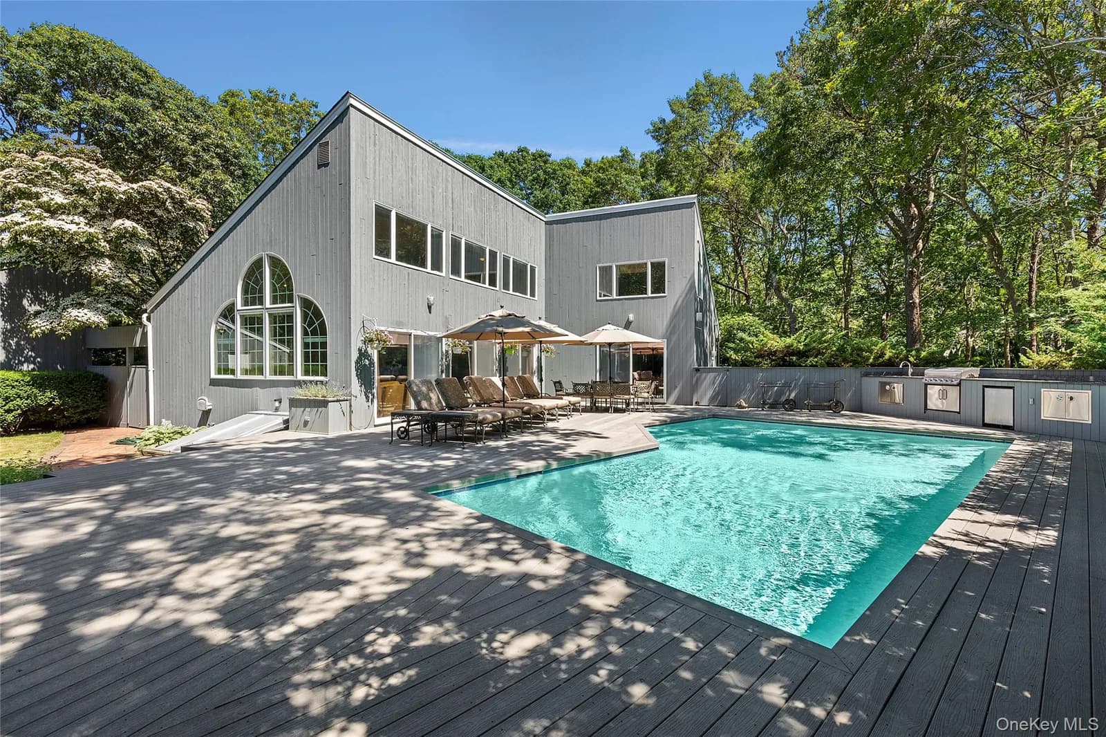 Single Family Residence in Southampton, NY