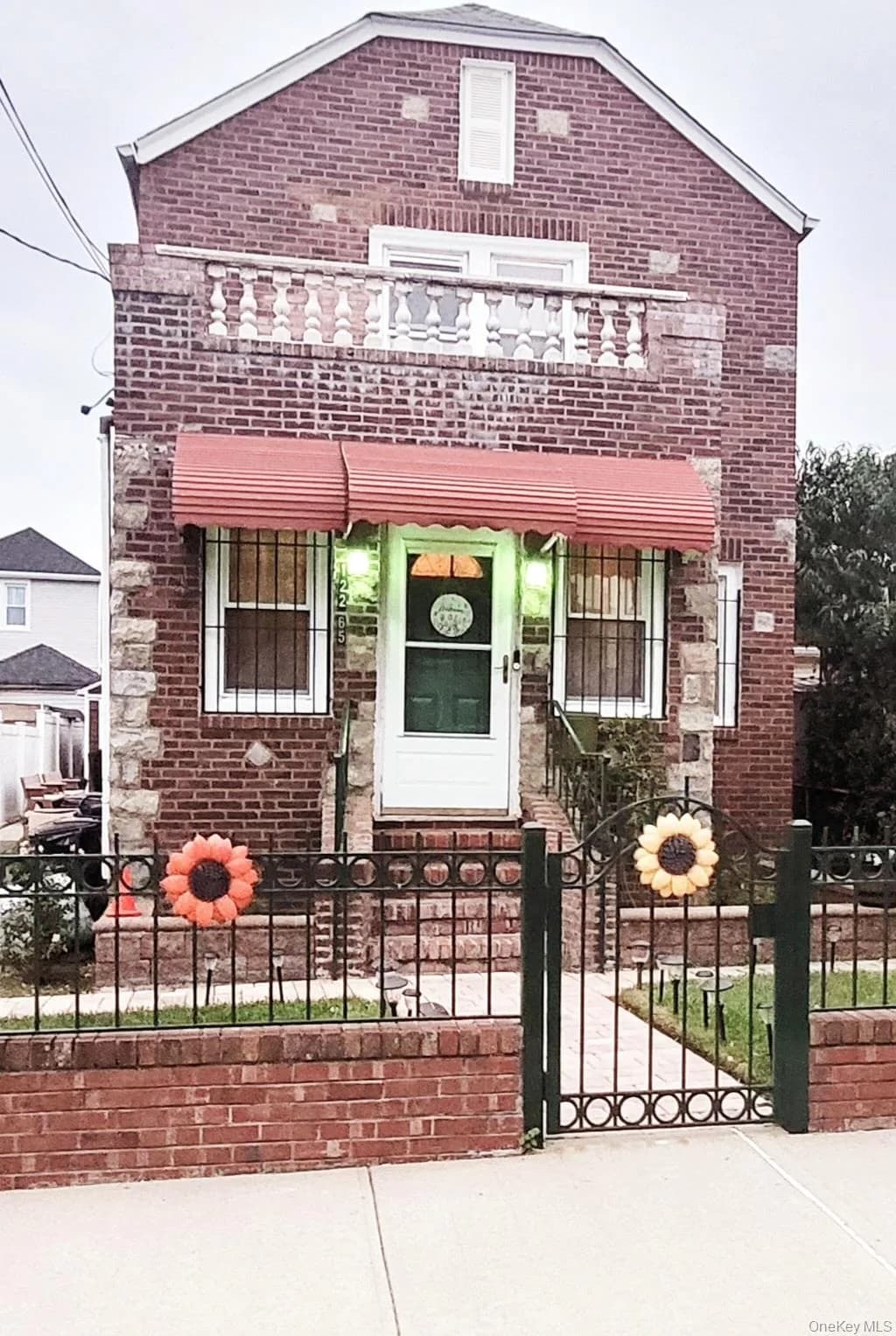 Single Family Residence in Springfield Gardens, NY