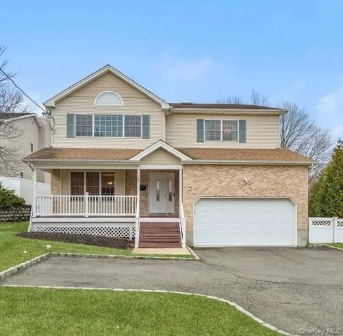 Single Family Residence in Oyster Bay, NY