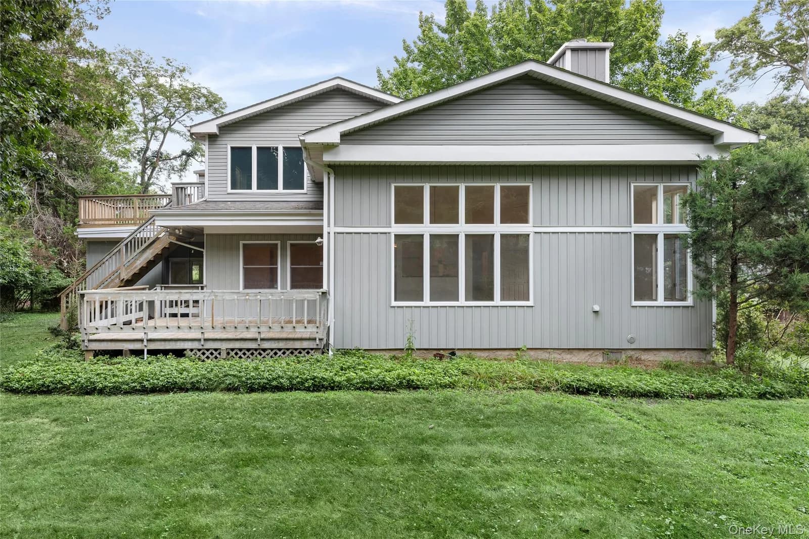 Single Family Residence in Riverhead, NY