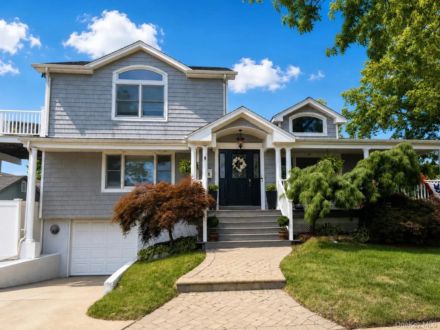 Single Family Residence in Hempstead, NY