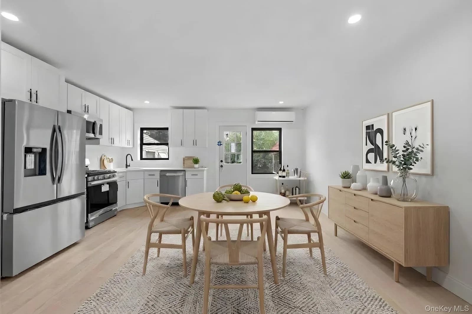 Single Family Residence in Saint Albans, NY