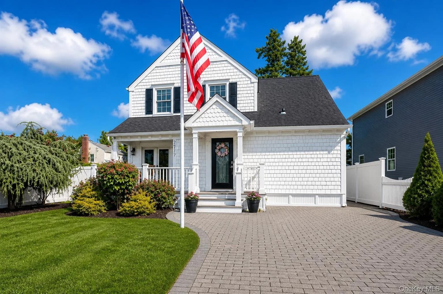 Single Family Residence in Hempstead, NY