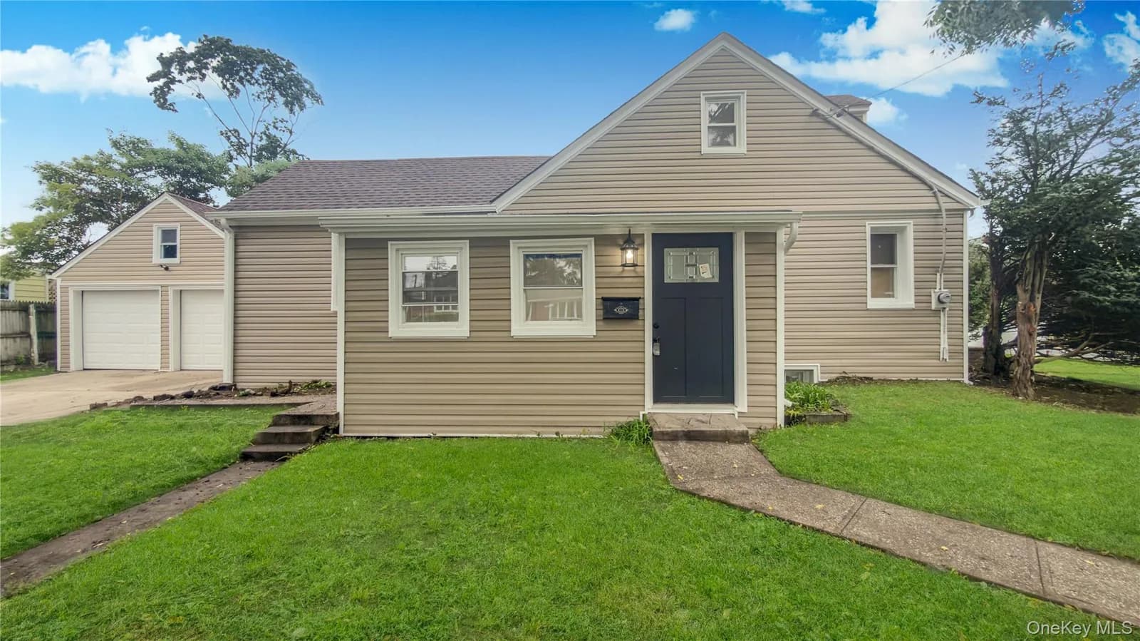 Single Family Residence in Hempstead, NY