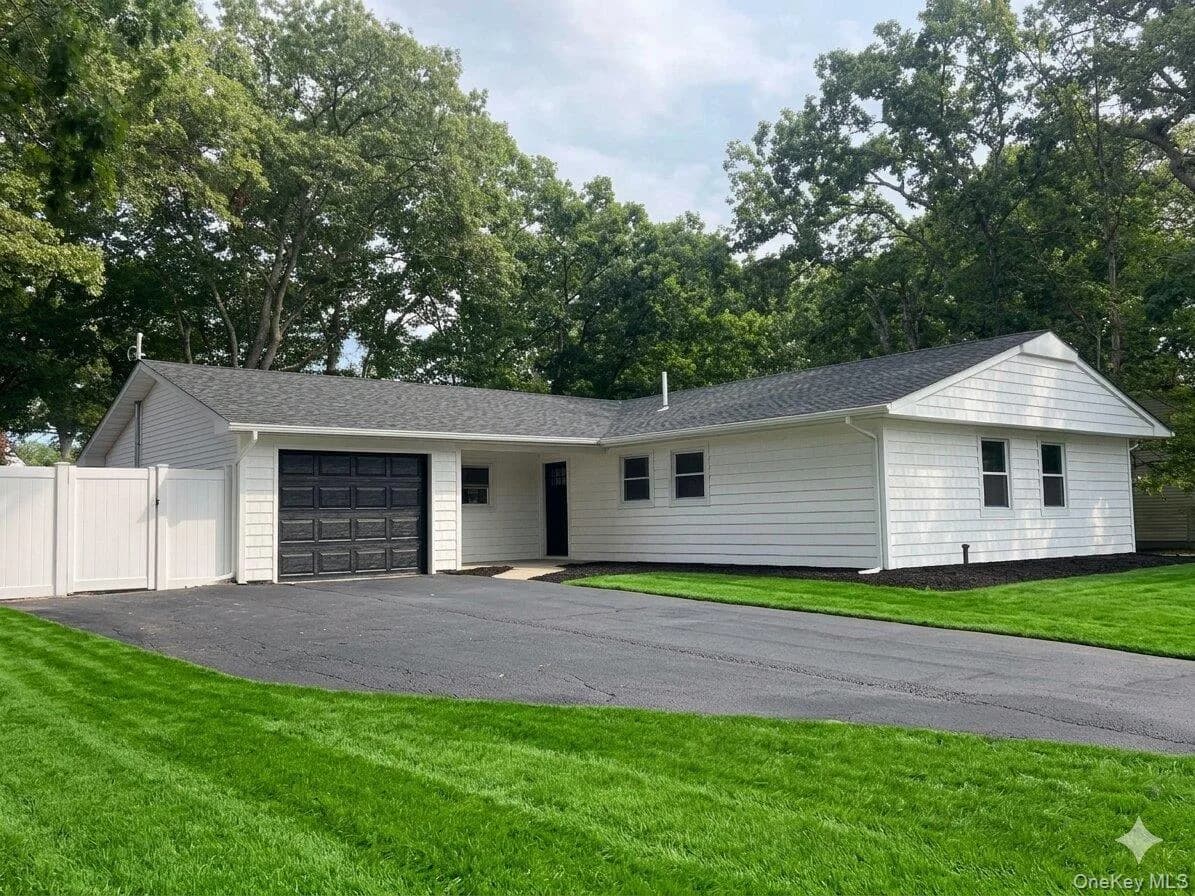 Single Family Residence in Brookhaven, NY